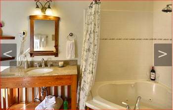 Bent Creek Lodge Bed & Breakfast