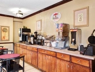 Motel Super 8 Raleigh Downtown South