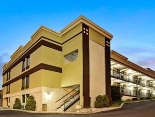 Motel Super 8 Raleigh Downtown South