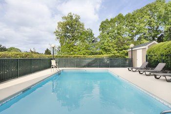Hotel Country Suites By Carlson Burlington