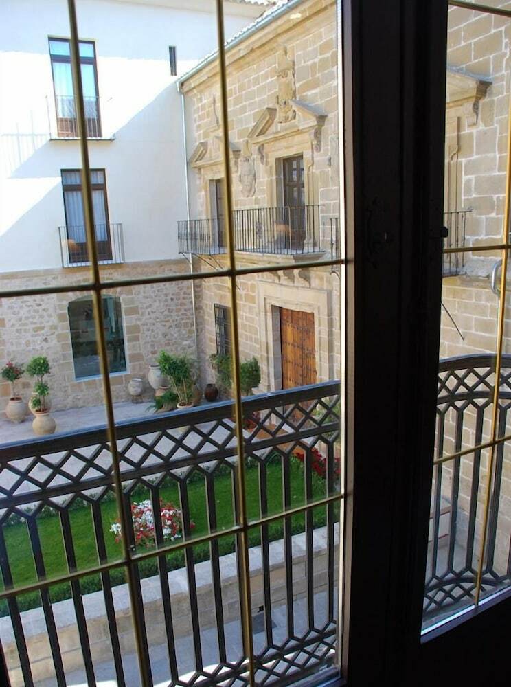 Hotel Alvar Fa�ez