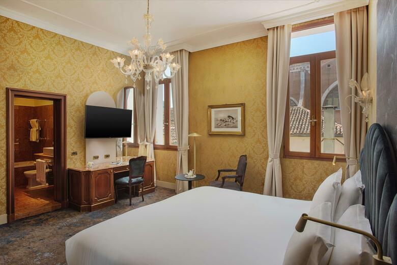 Hotel NH Venezia Santa Lucia