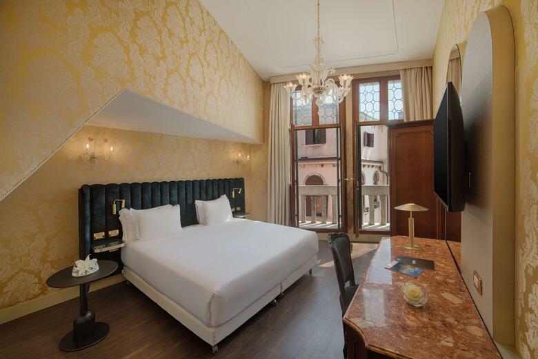 Hotel NH Venezia Santa Lucia