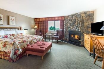 Ramada By Wyndham Kelowna Hotel & Conference Center