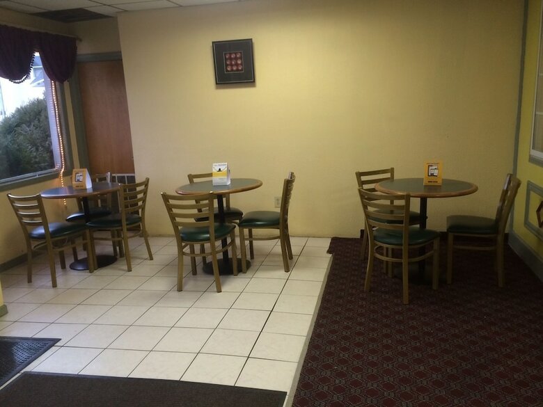 Hotel Econo Lodge Airport