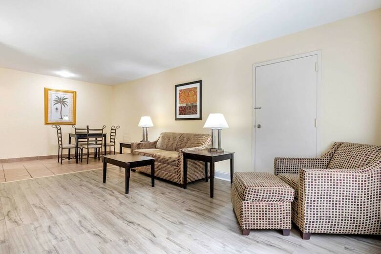 Motel Quality Inn & Suites
