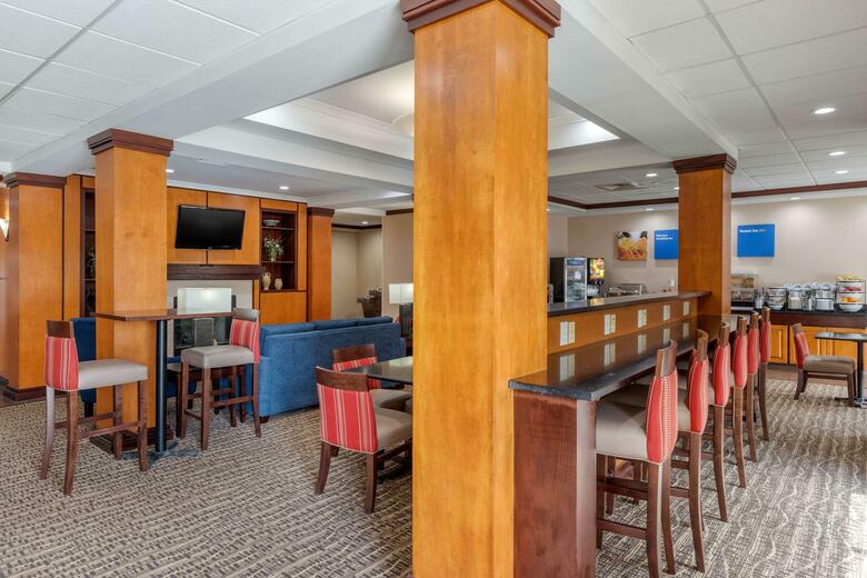 Hotel Comfort Inn & Suites