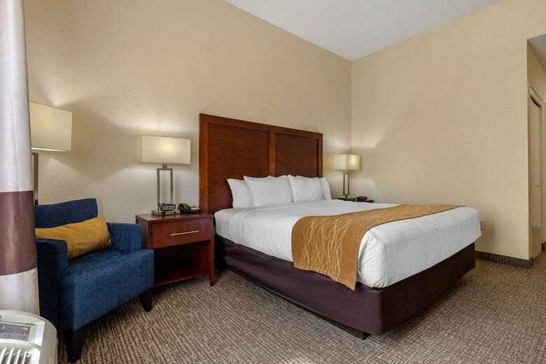Hotel Comfort Inn & Suites