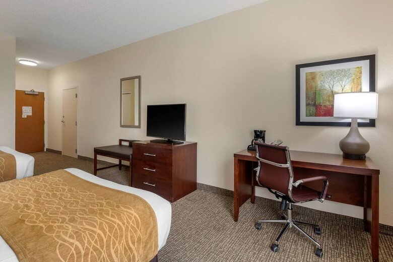 Hotel Comfort Inn & Suites