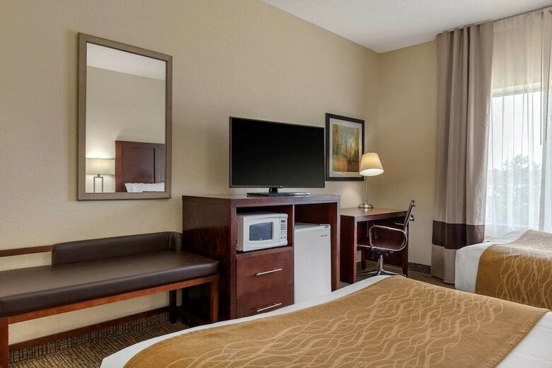 Hotel Comfort Inn & Suites