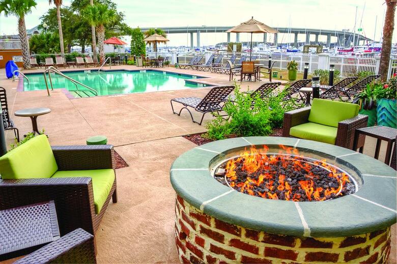 Hotel Courtyard Charleston Waterfront By Marriott