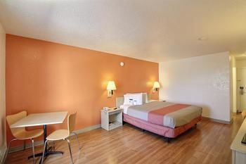 Motel 6 Laredo North