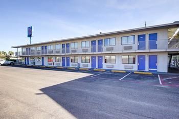 Motel 6 Laredo North