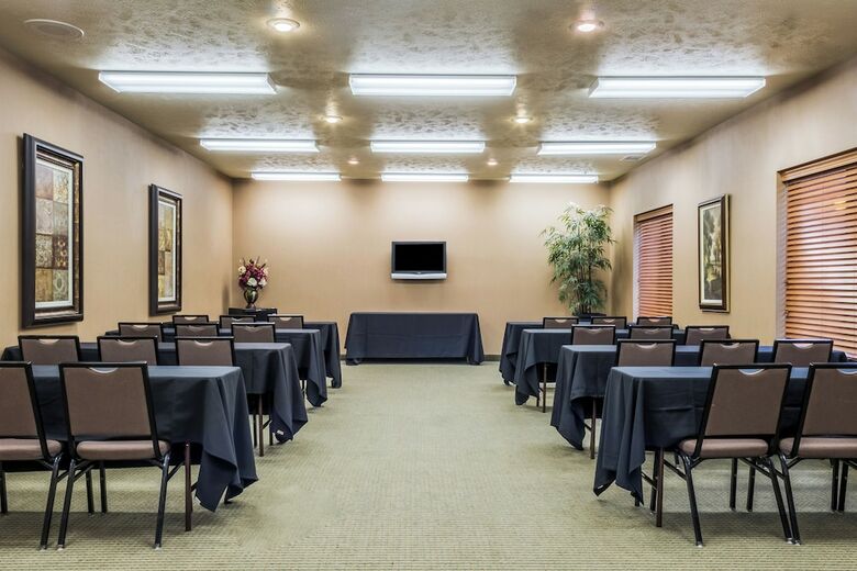 Hotel Comfort Inn And Suites