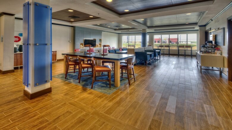 Holiday Inn Express Hotel & Suites Corsicana