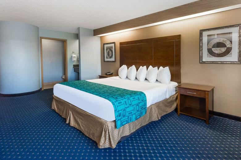 Hotel Howard Johnson Inn And Suites By Vancouver Mall