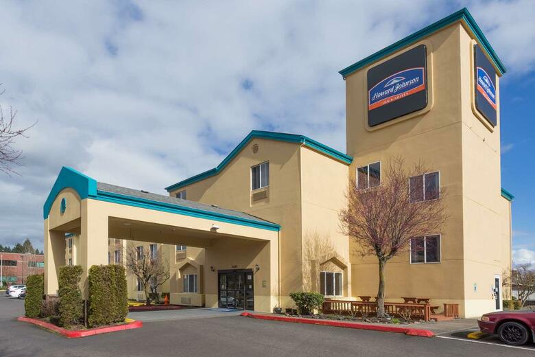 Hotel Howard Johnson Inn And Suites By Vancouver Mall