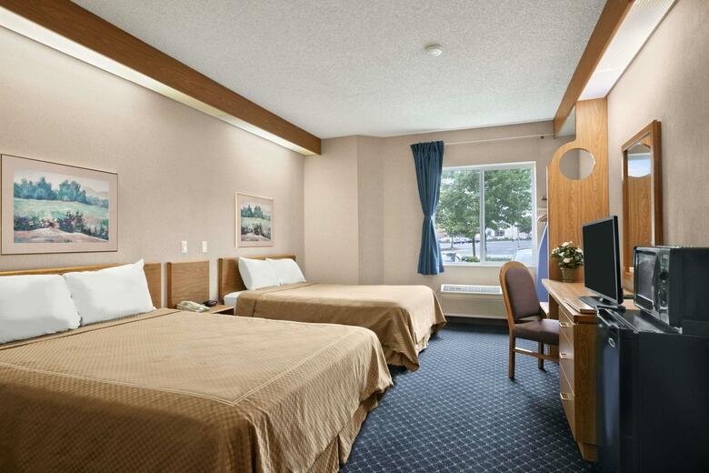 Hotel Howard Johnson Inn And Suites By Vancouver Mall