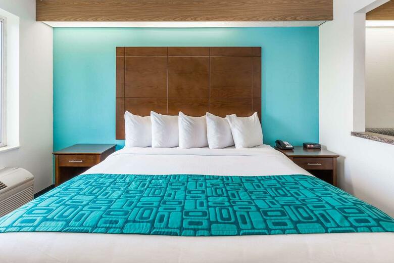 Hotel Howard Johnson Inn And Suites By Vancouver Mall