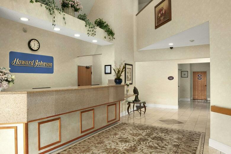 Hotel Howard Johnson Inn And Suites By Vancouver Mall