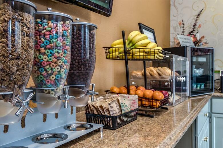 Hotel Howard Johnson Inn And Suites By Vancouver Mall