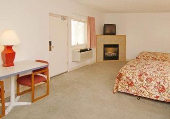 Motel Rodeway Inn & Suites