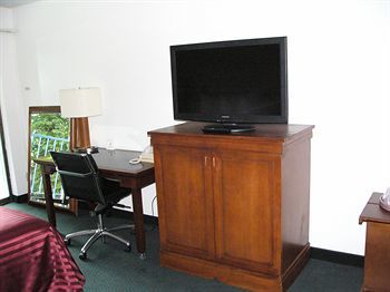 Hostal Oyster Bay Inn & Suites