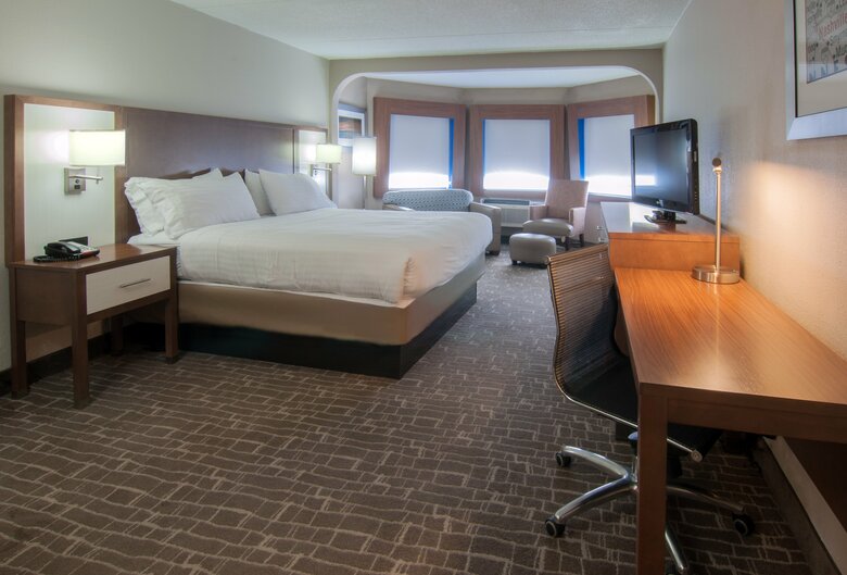 Holiday Inn Express Hotel & Suites Spence Lane