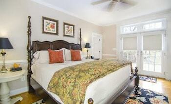 Bed & Breakfast Hillbrook Inn