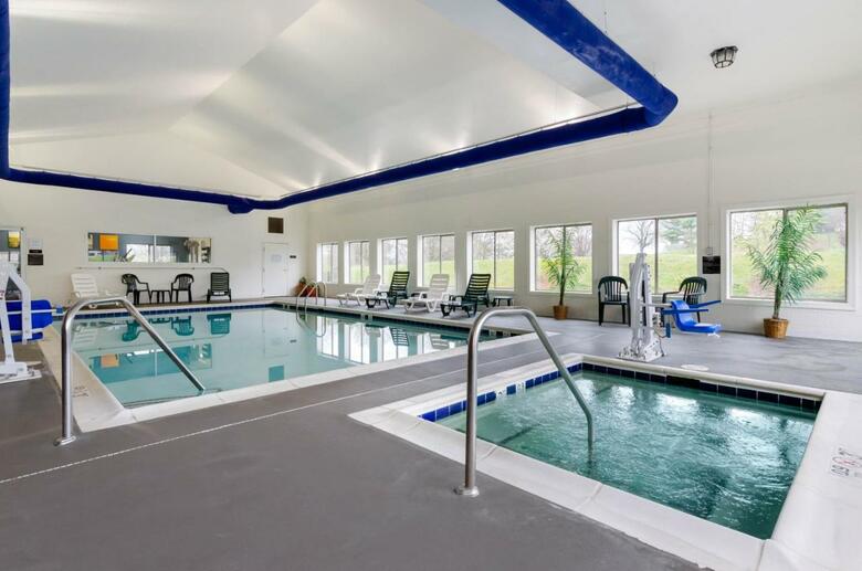 Hotel Comfort Suites Abingdon