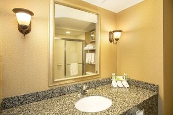 Holiday Inn Express Hotel & Suites Culpeper