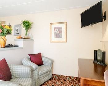 Hotel Econo Lodge North