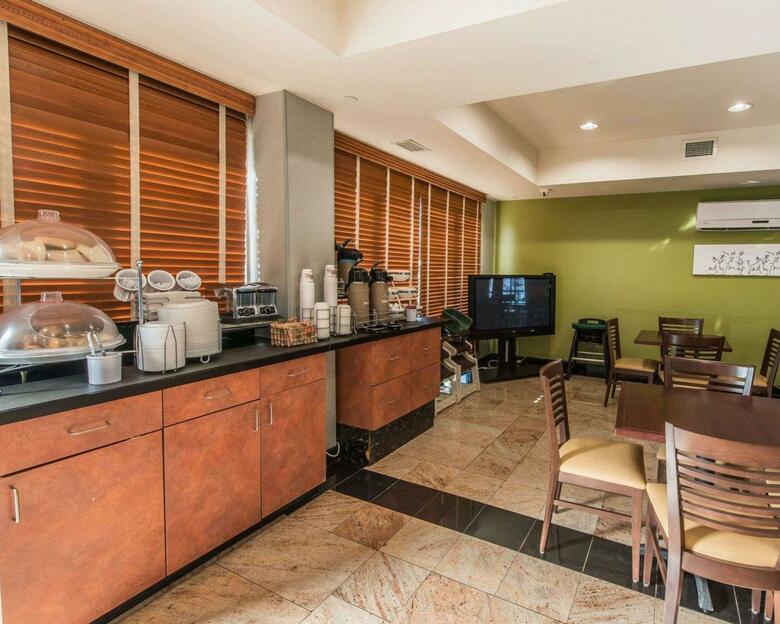 Hotel Sleep Inn & Suites