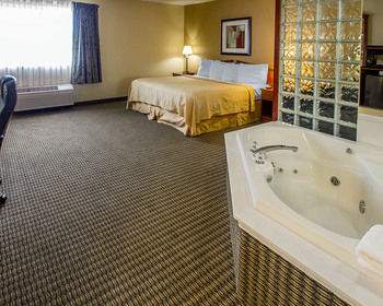 Hotel Quality Inn & Suites