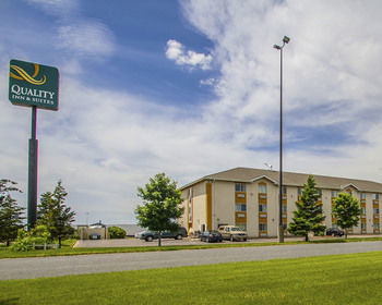 Hotel Quality Inn & Suites