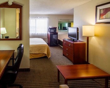 Hotel Quality Inn & Suites
