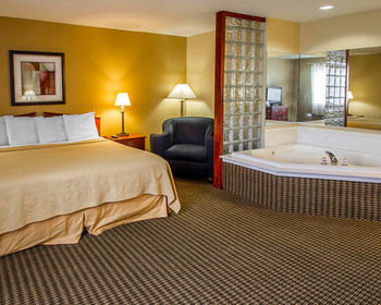 Hotel Quality Inn & Suites