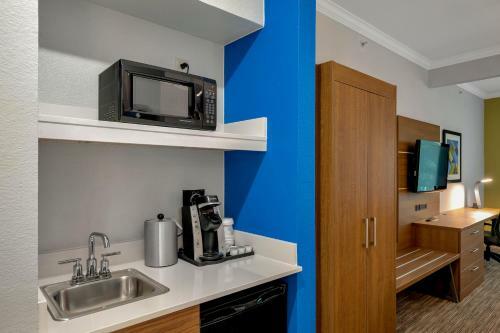 Holiday Inn Express Hotel & Suites Lufkin South