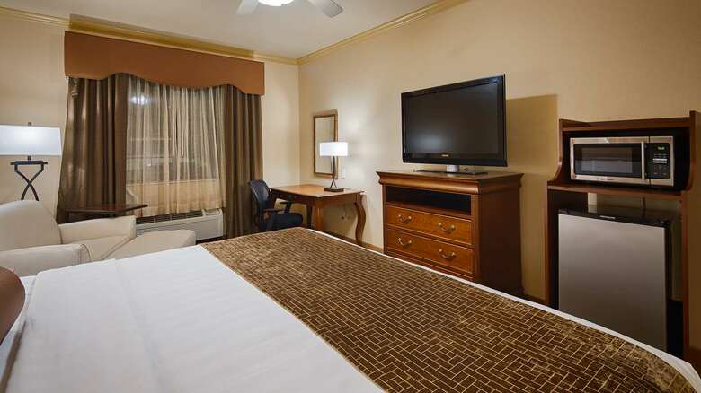 Hotel Best Western Plus Crown Colony Inn & Suites