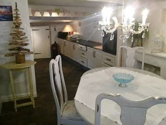 Holly Cottage Vintage B&B