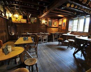 Hostal The Falkland Arms