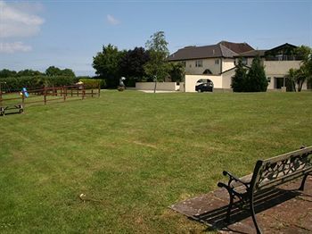 Crossways & Sea View Holiday Apartments