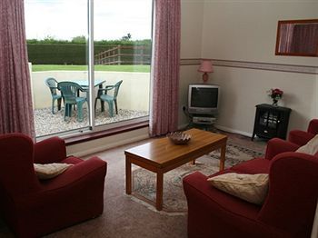 Crossways & Sea View Holiday Apartments
