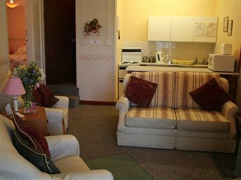 Crossways & Sea View Holiday Apartments