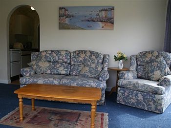 Crossways & Sea View Holiday Apartments