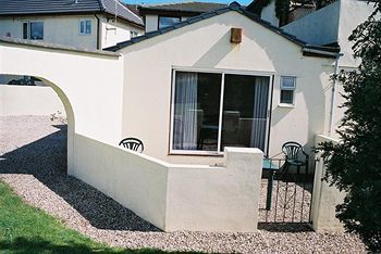 Crossways & Sea View Holiday Apartments