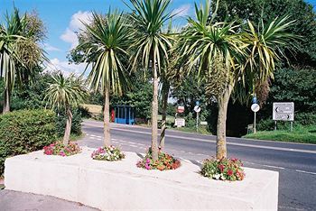 Crossways & Sea View Holiday Apartments