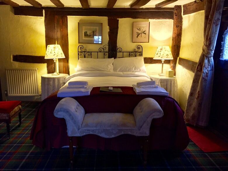 Hotel Thatched Cottage