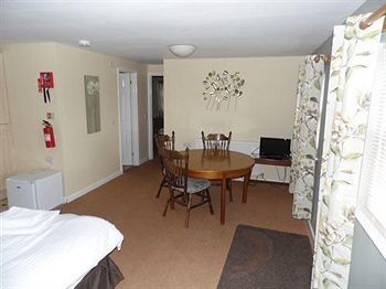 Hostal The Riverside