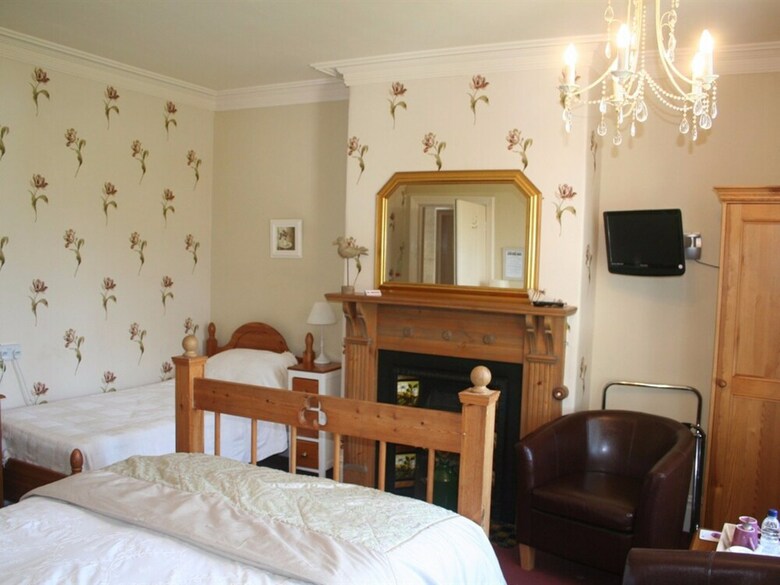 Hotel Glan Heulog Bed And Breakfast